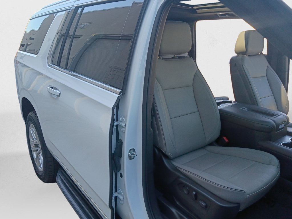 Used 2024 White GMC SLT image 29