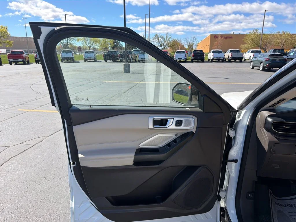 Used 2020 White Metallic Ford Platinum image 17