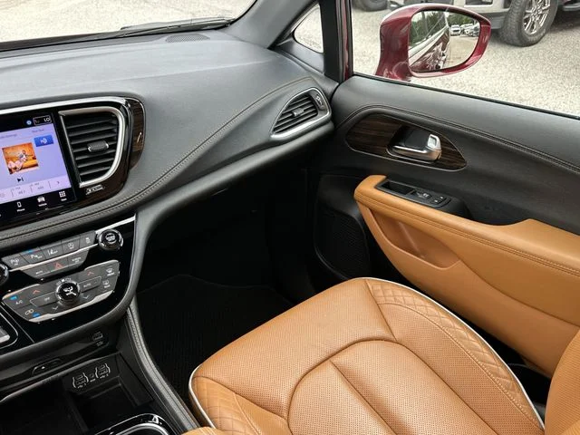 Used 2022 Red Chrysler Pinnacle image 14