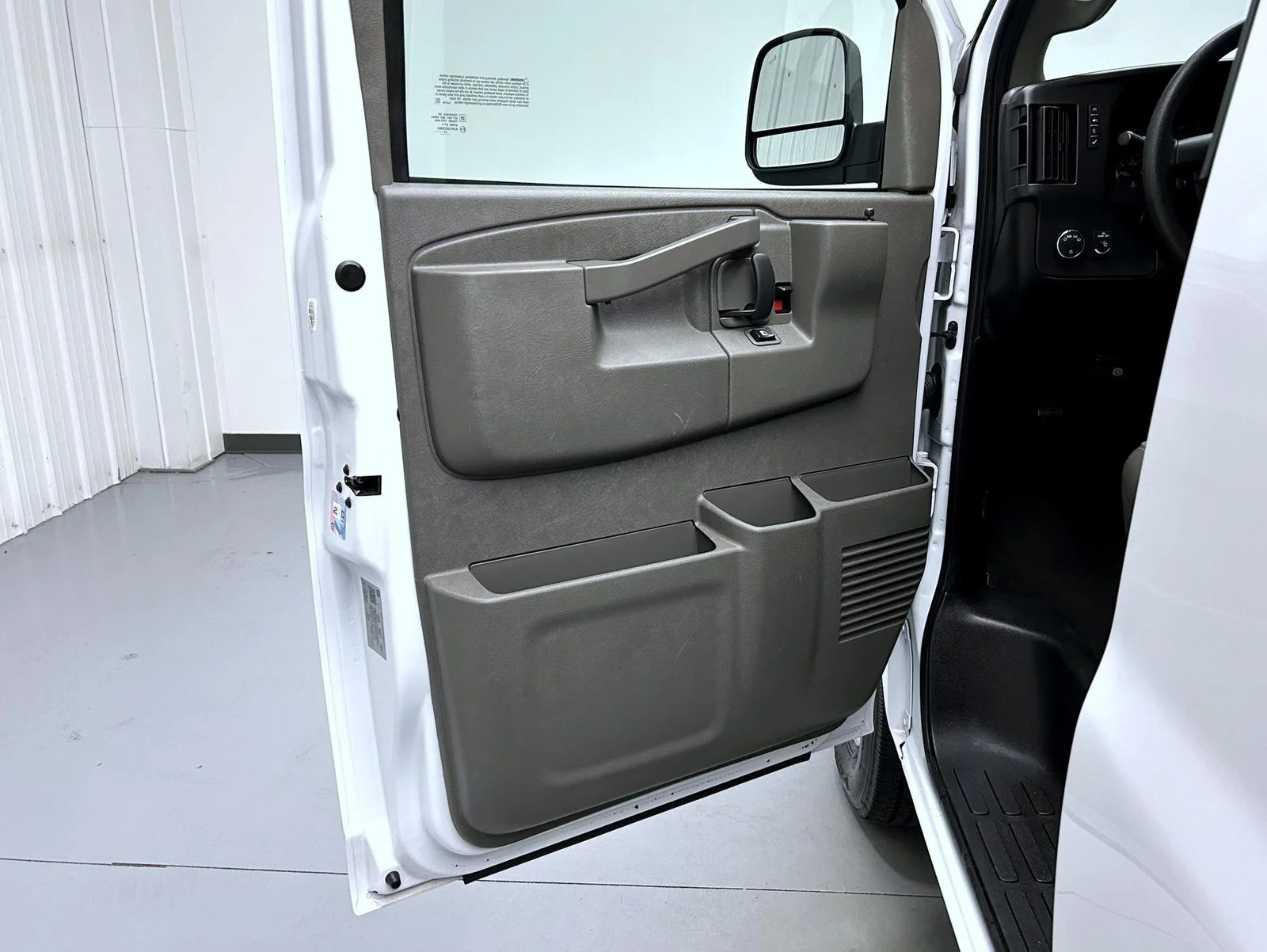 Used 2024 White Chevrolet LT image 9