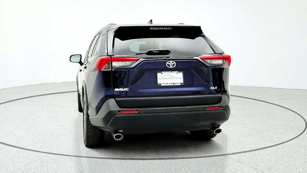 Used 2019 Blueprint Toyota XLE Premium AWD w/ Cold Weather Pkg image 6