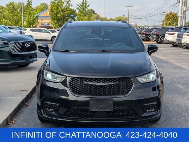 Used 2025 Black Chrysler Limited image 10