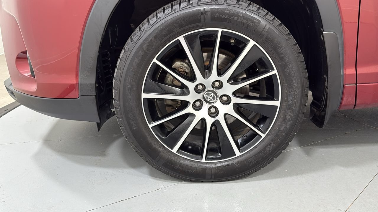 Used 2018 Red Toyota SE image 25