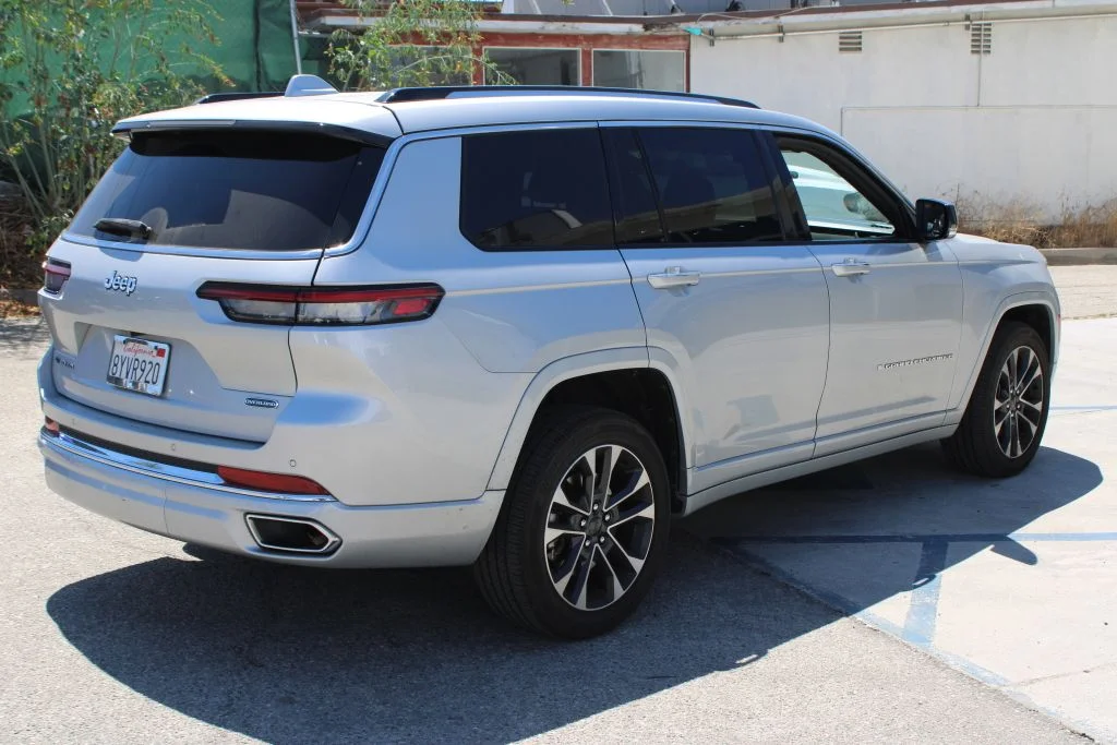 Used 2021 Silver Jeep Overland image 4