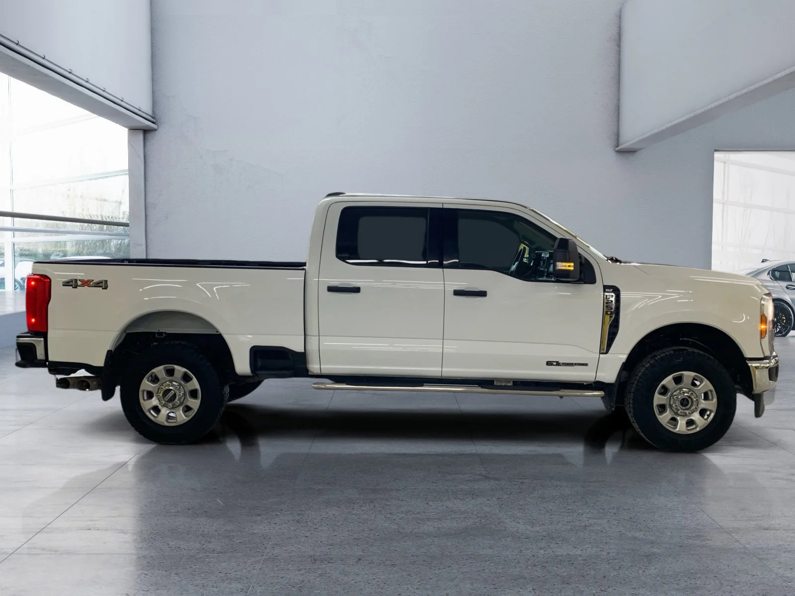 Used 2024 Oxford White Ford XLT image 6
