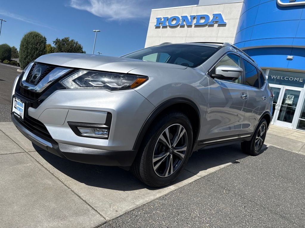 Used 2017 Brilliant Silver Nissan SL image 14
