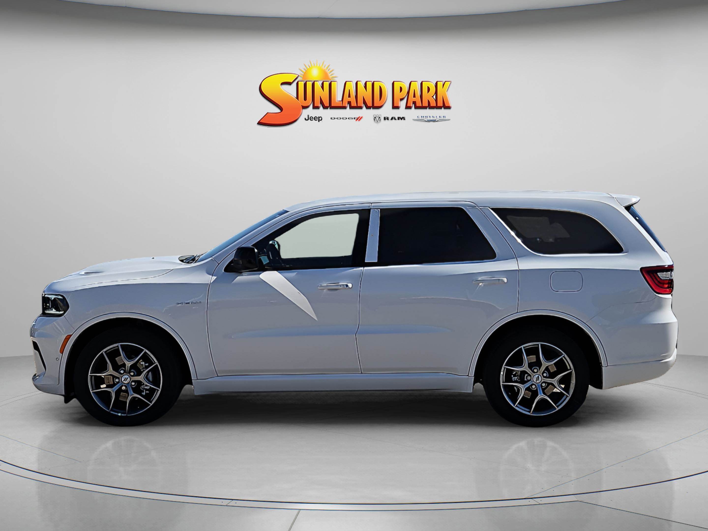 New 2026 White Knuckle Clear-Coat Exterior Paint Dodge GT HEMI V8 image 3
