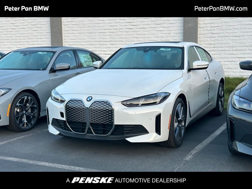 New 2026 Alpine White BMW eDrive40 image 1