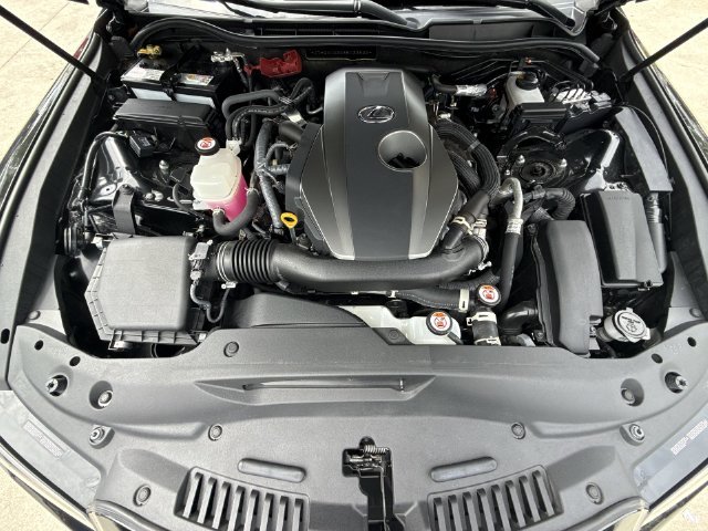 2025 Lexus IS 300 - Photo 27