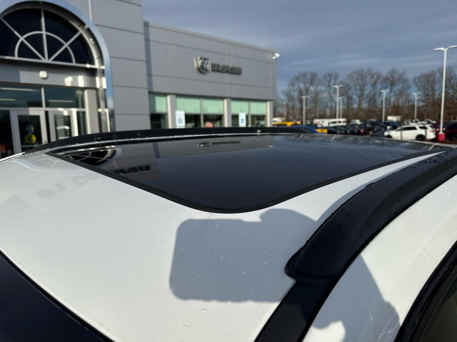 New 2026 Bright White Clearcoat Jeep Latitude image 4