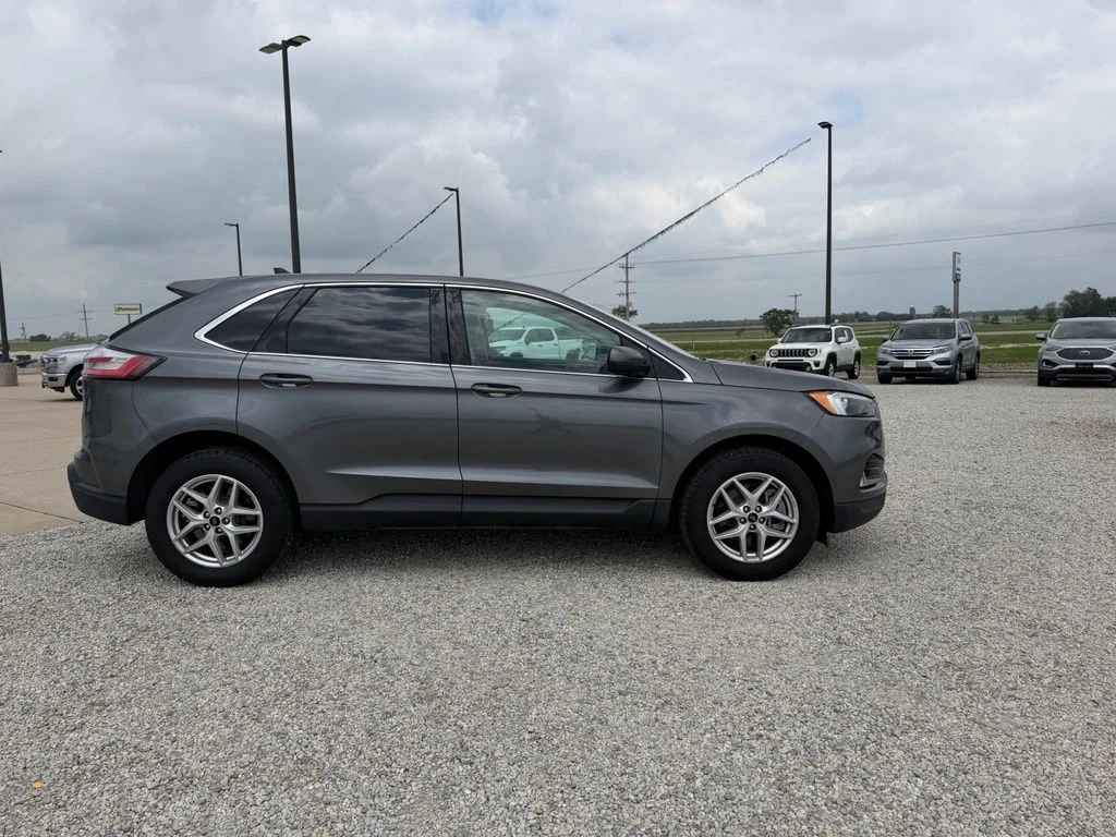 Used 2024 Gray Ford SEL image 3