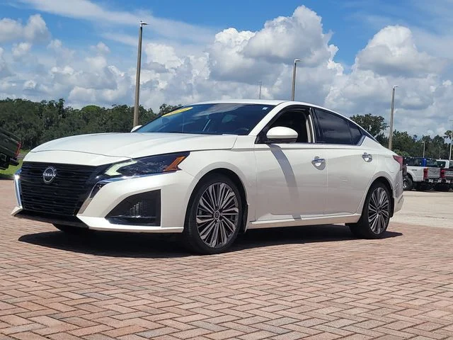 Used 2024 White Nissan 2.5 SL image 33