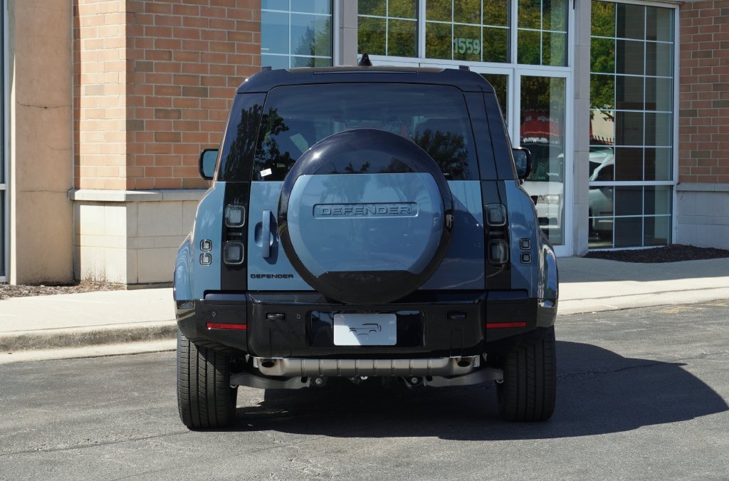 New 2026 Tasman Blue Land Rover X-Dynamic SE image 5