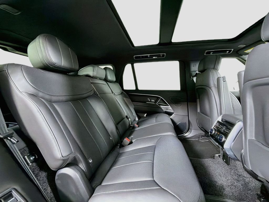 New 2026 Eiger Grey Land Rover SE image 29