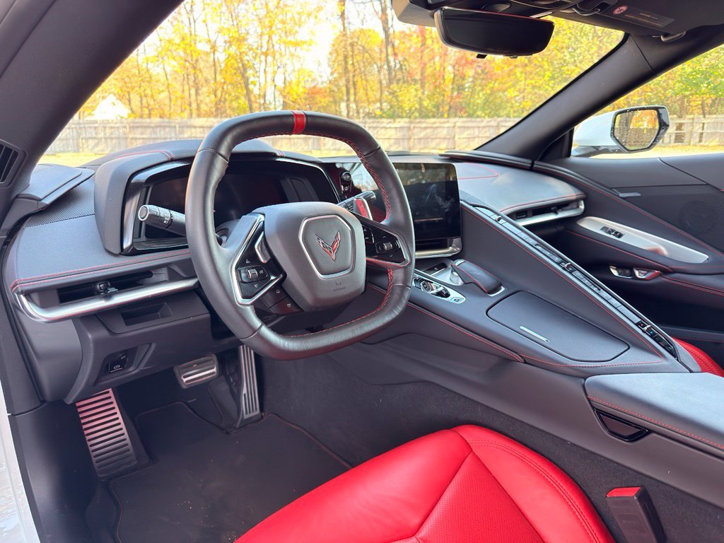 Used 2021 White Chevrolet Stingray image 21