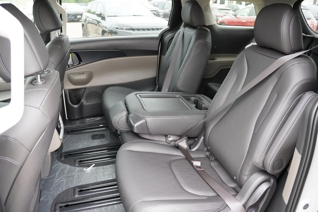 New 2027 Snow White Pearl Kia LXS image 11