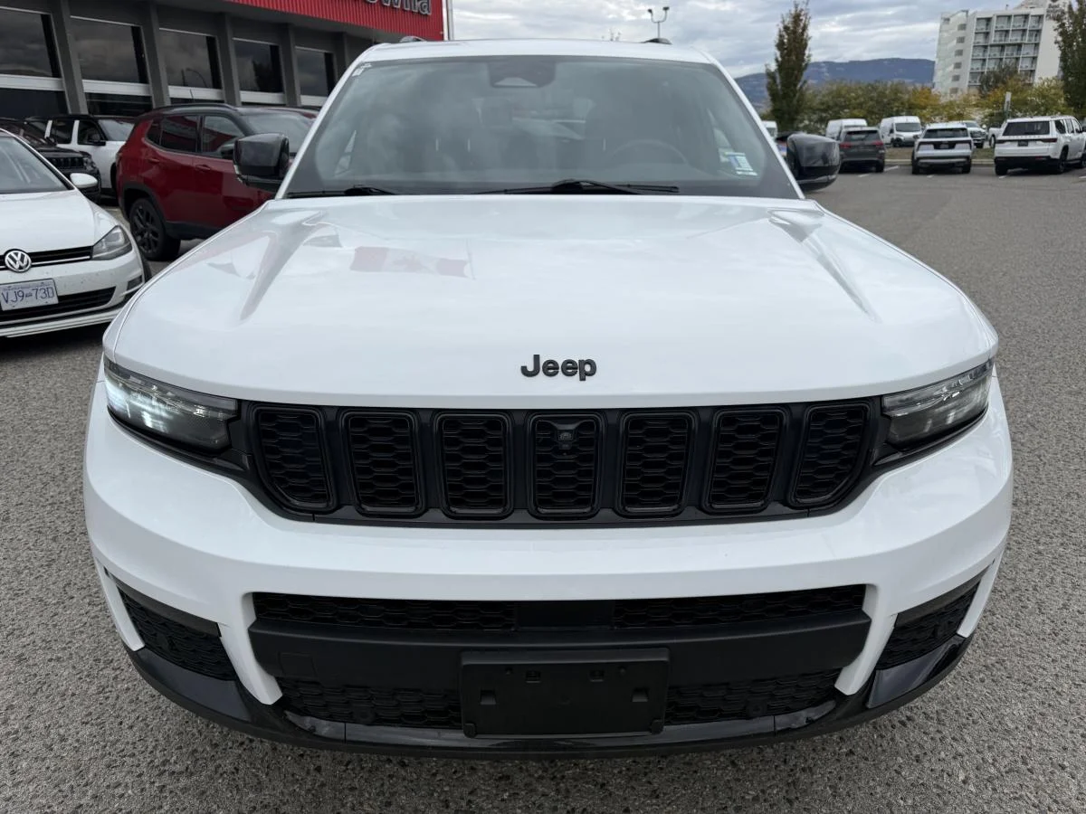 Used 2024 White Jeep Limited image 2