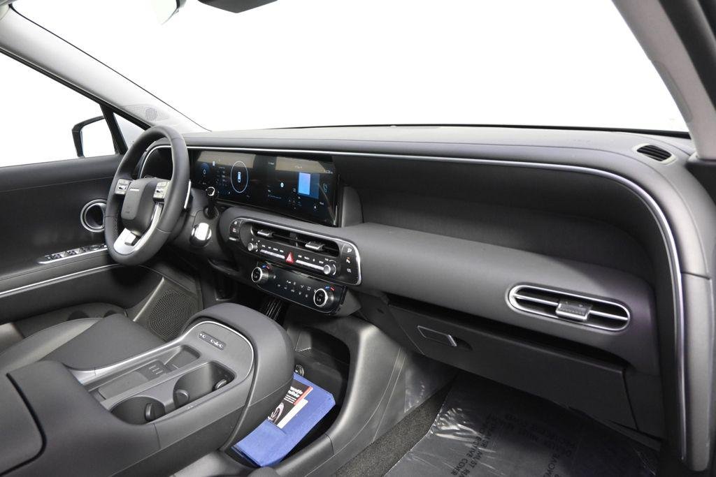 New 2026 Silver Metallic Hyundai SEL AWD image 15