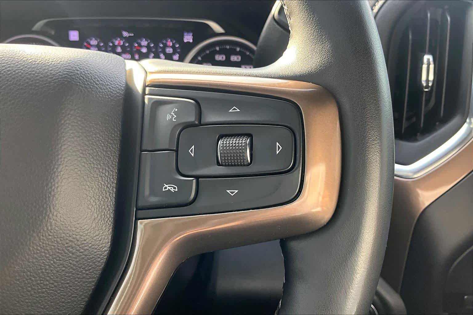 Used 2023 Iridescent Pearl Tricoat Chevrolet High Country image 22