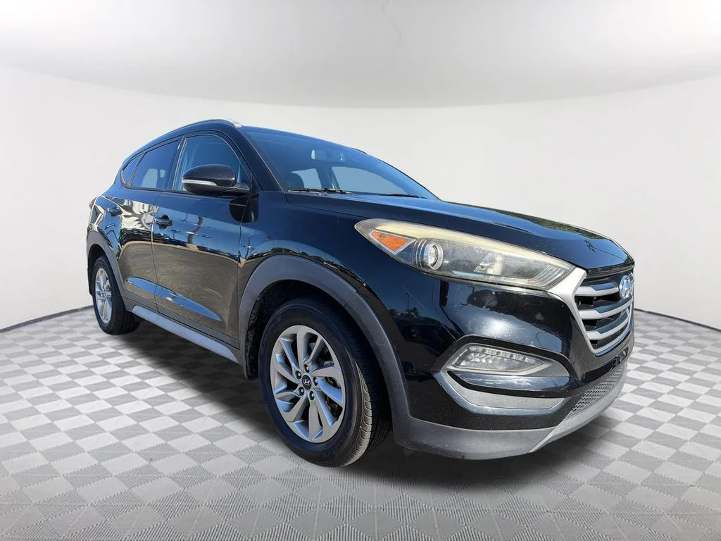 Used 2017 Black Hyundai SE Plus image 3