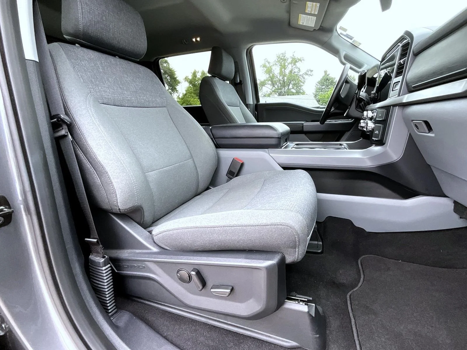 Used 2024 Gray Ford XLT image 19