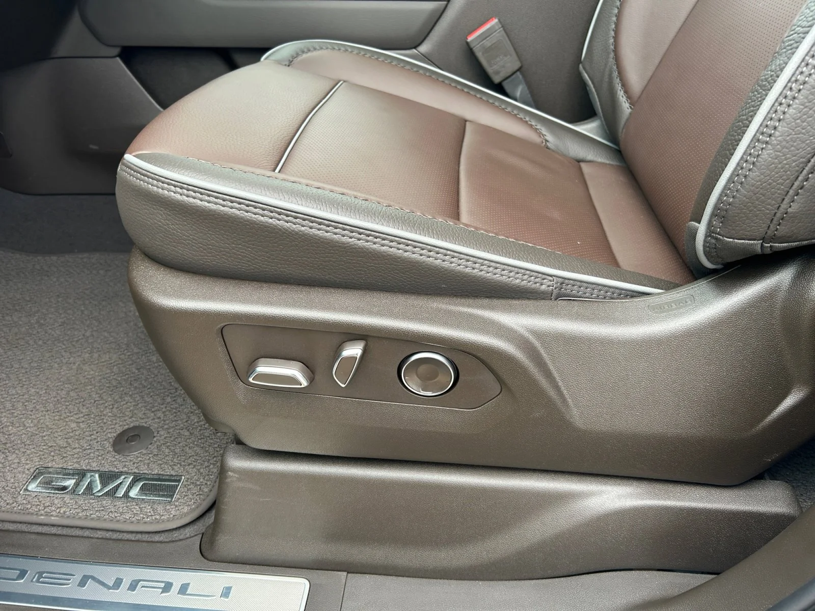 New 2026 Glacier White Tricoat GMC Denali image 15