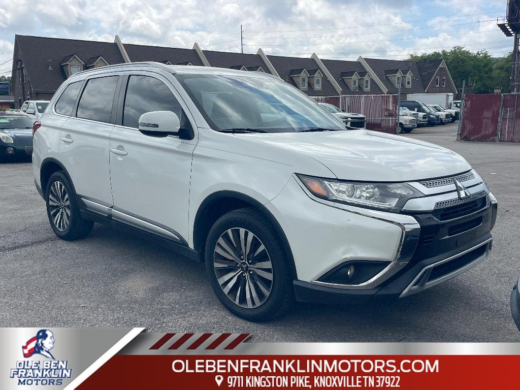 Used 2020 Pearl White Mitsubishi SE image 1
