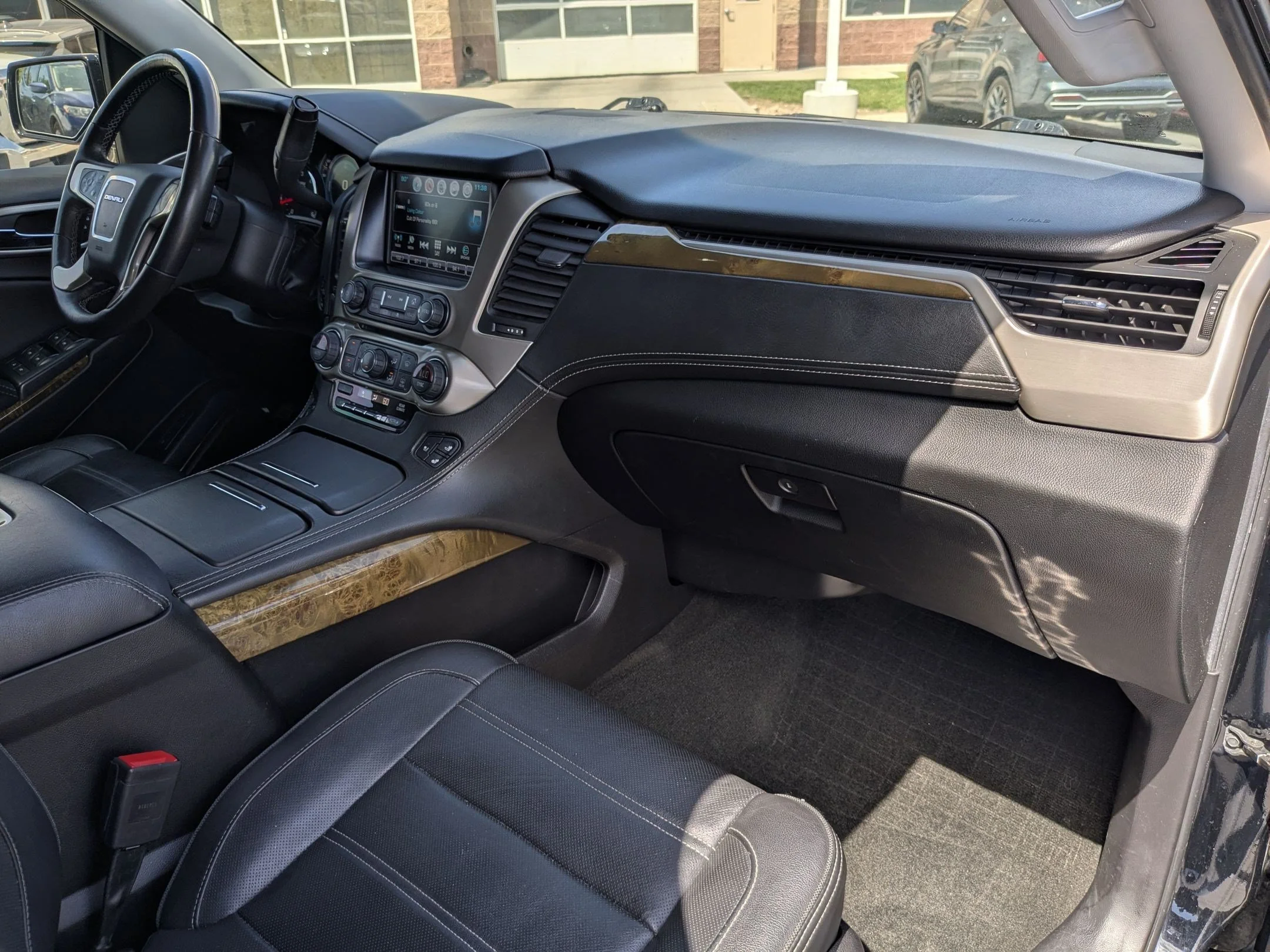 Used 2017 Onyx Black GMC Denali image 30