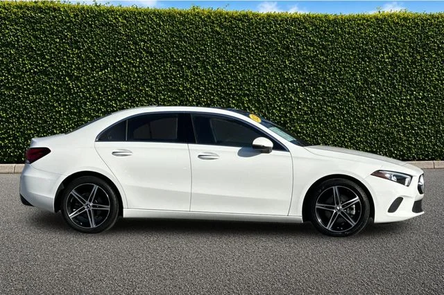 Used 2022 White Mercedes-Benz A 220 image 2