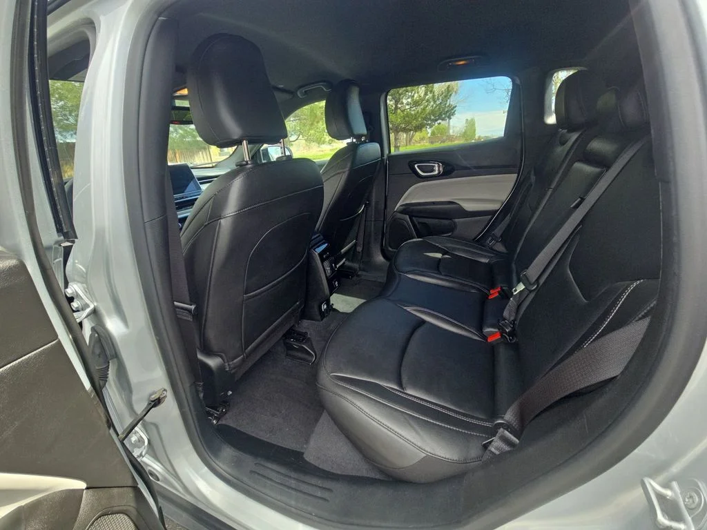 Used 2025 Silver Jeep Limited image 42