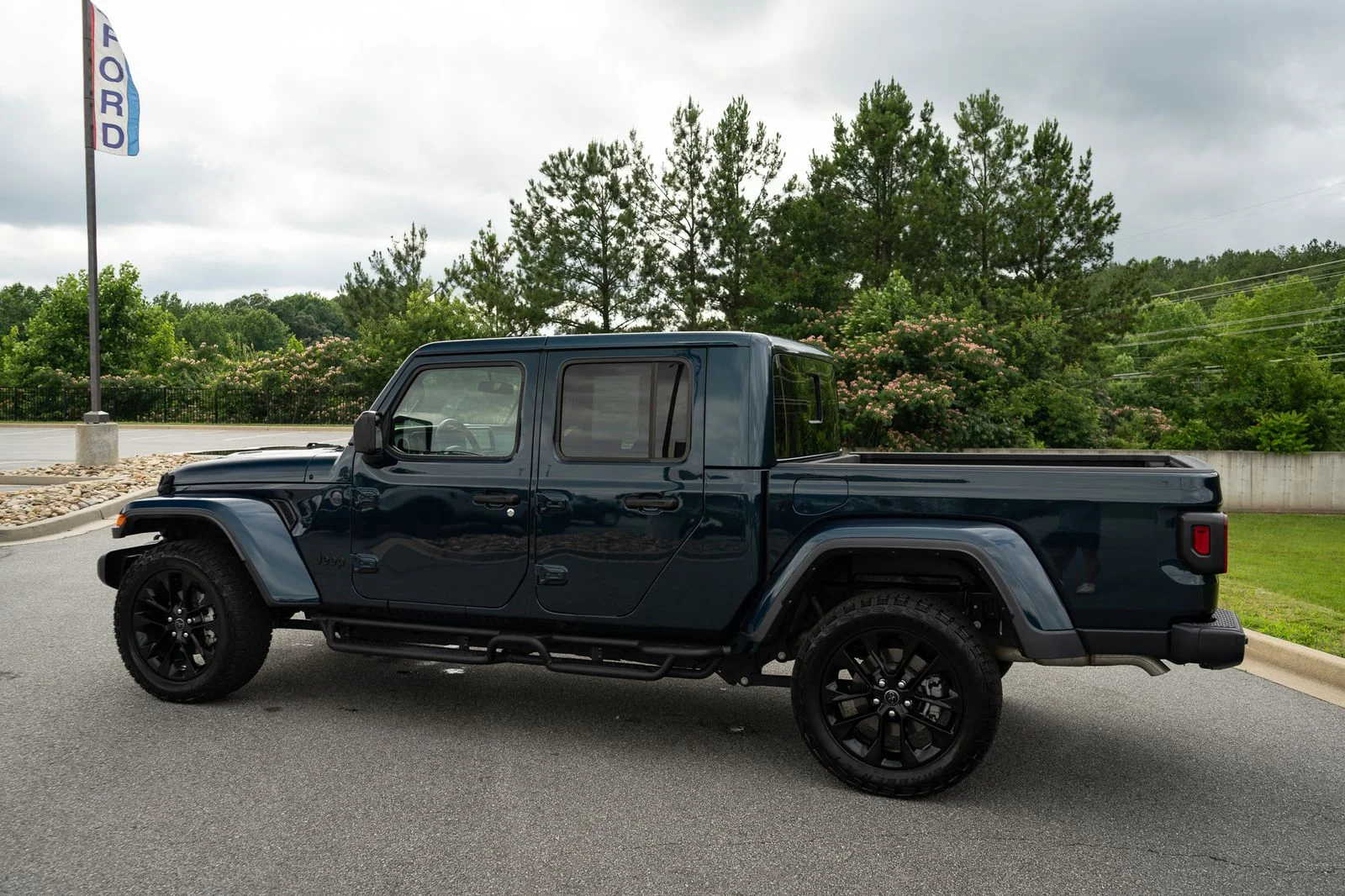 Used 2025 Blue Pearl Jeep Nighthawk image 7