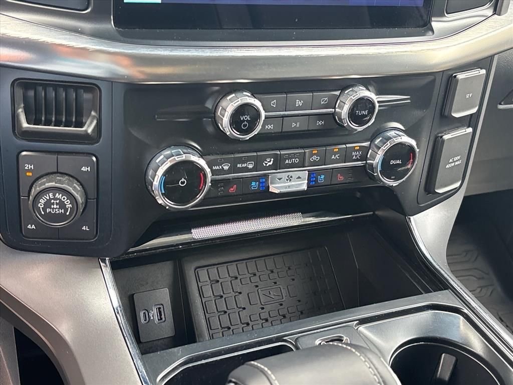 Used 2023 Black Metallic Ford Lariat image 18