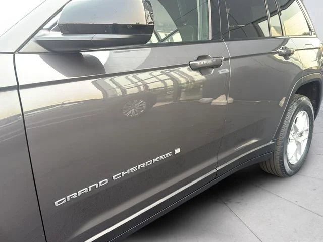Used 2023 Gray Jeep Laredo image 30