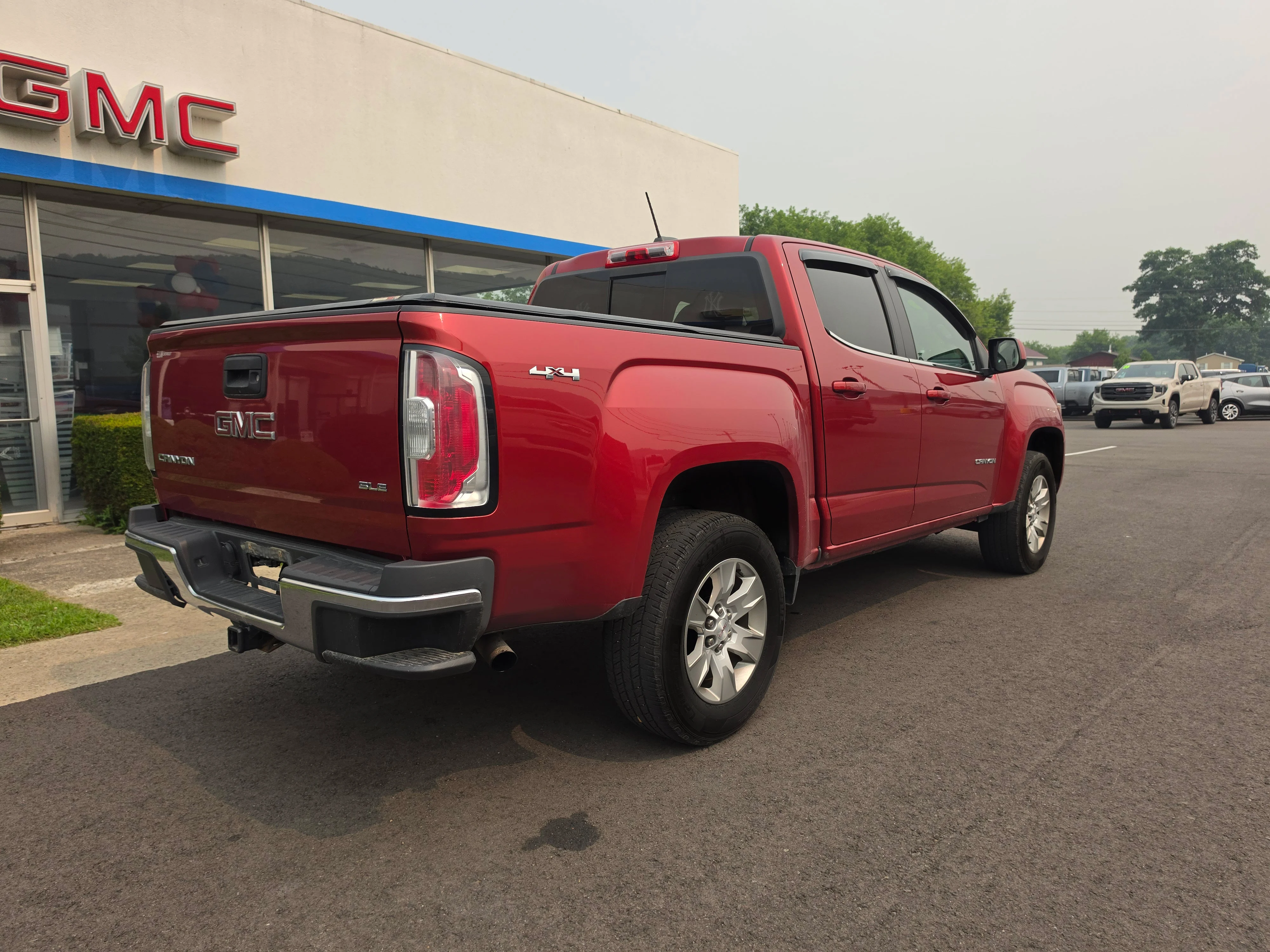 Used 2016 Copper Red Metallic GMC 4WD SLE image 3