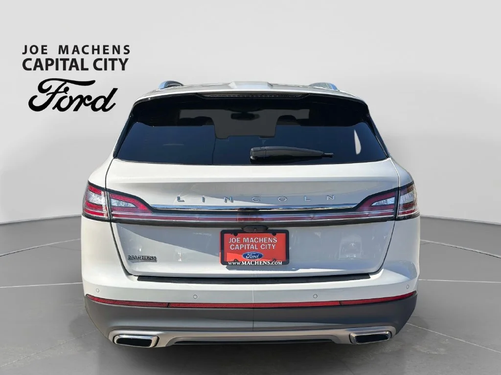 Used 2023 White Lincoln Standard image 6