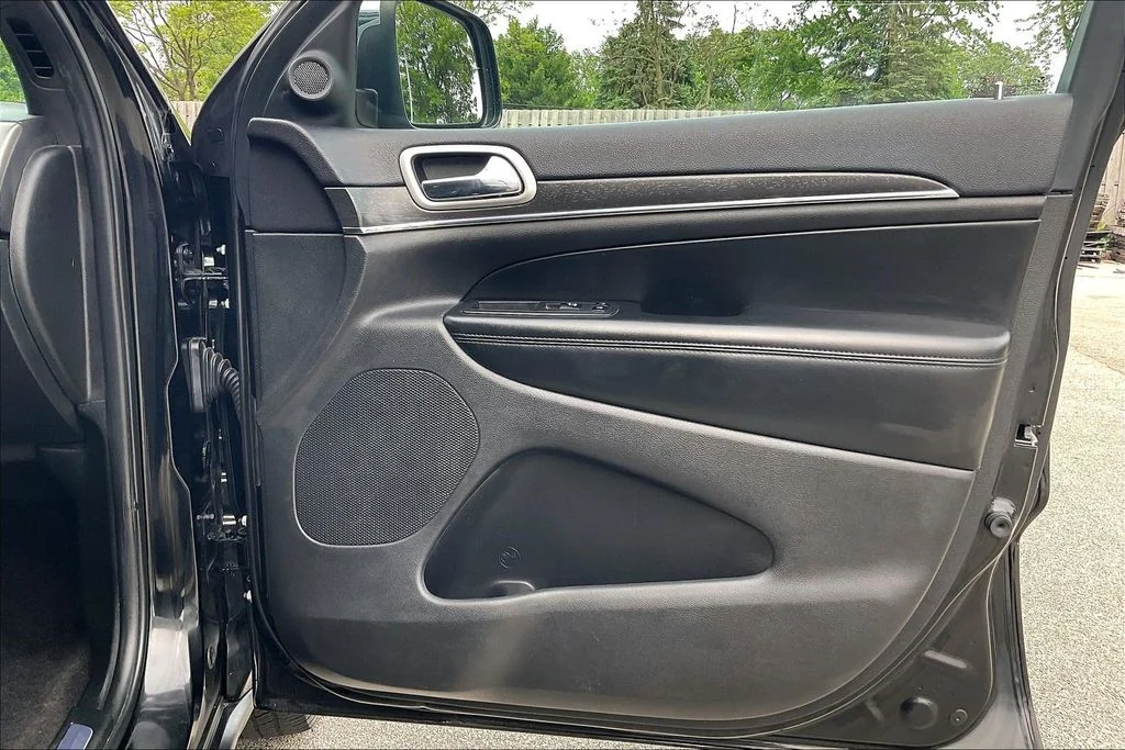 Used 2018 Black Jeep Limited image 23