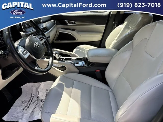 Used 2021 White Kia S image 19