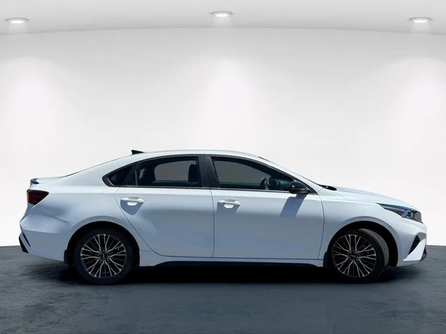 Used 2023 White Kia GT-Line image 10