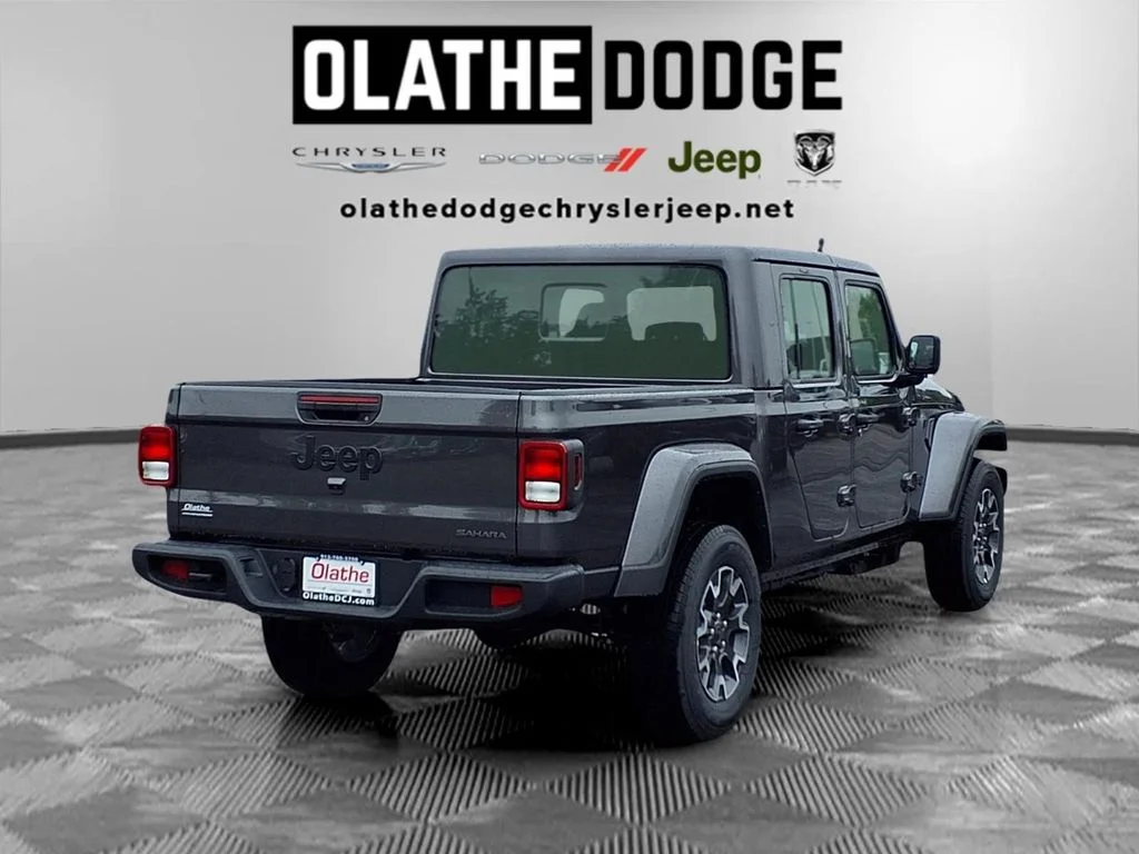 New 2026 Granite Crystal Metallic Clearcoat Jeep Sahara image 26
