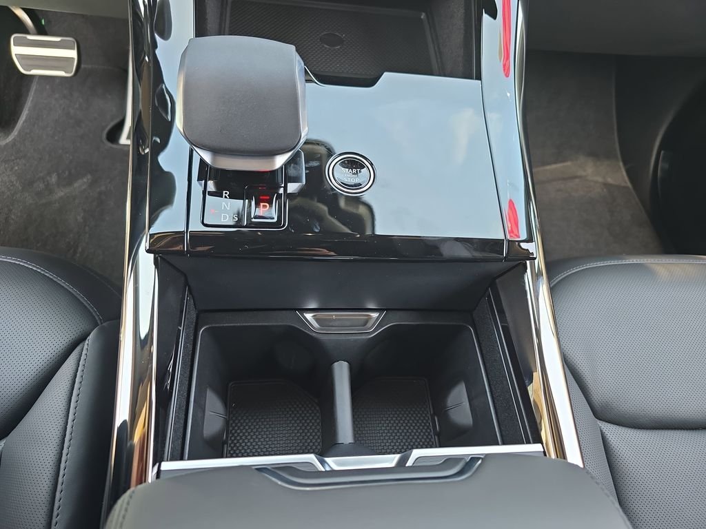 New 2026 Santorini Black LAND ROVER Dynamic SE image 26