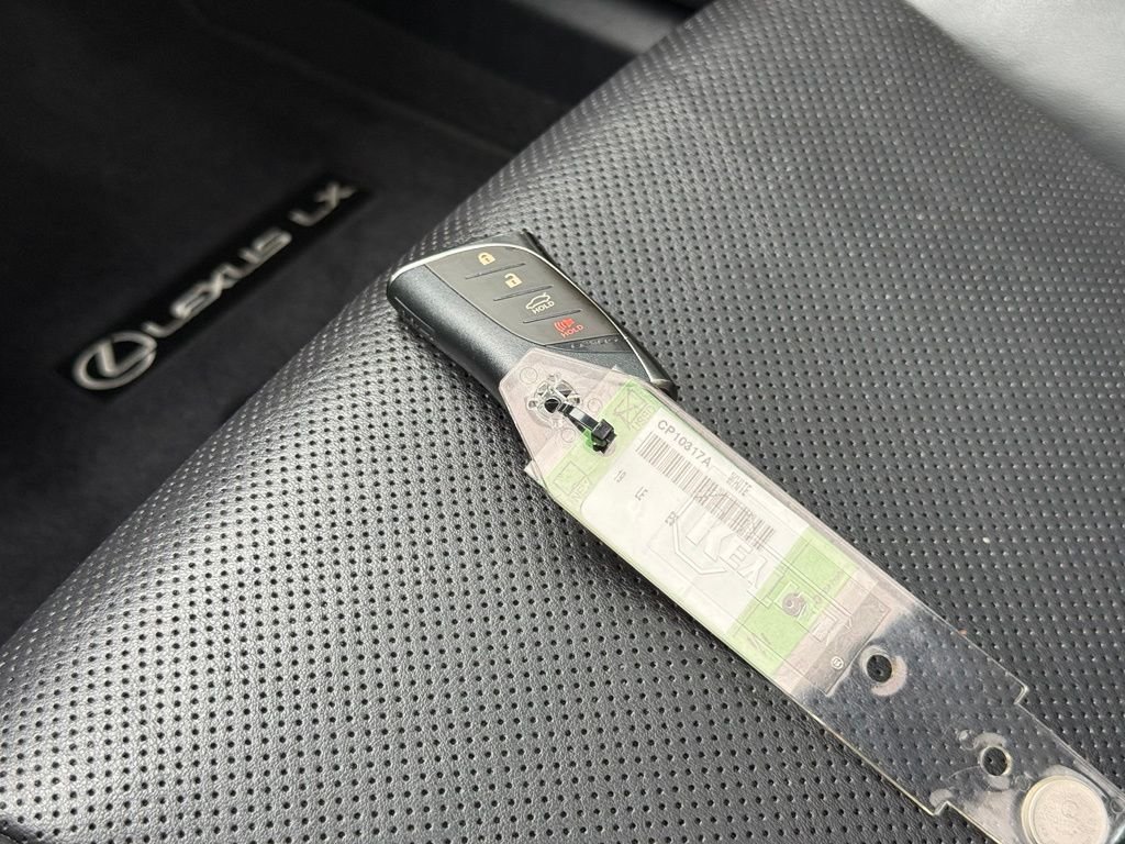 Used 2019 White Lexus 350 image 37