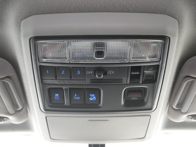 Used 2014 Blizzard Pearl Toyota Limited image 23