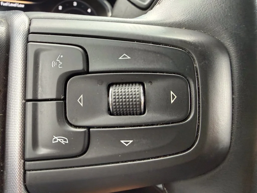 Used 2025 Silver GMC SLT image 17