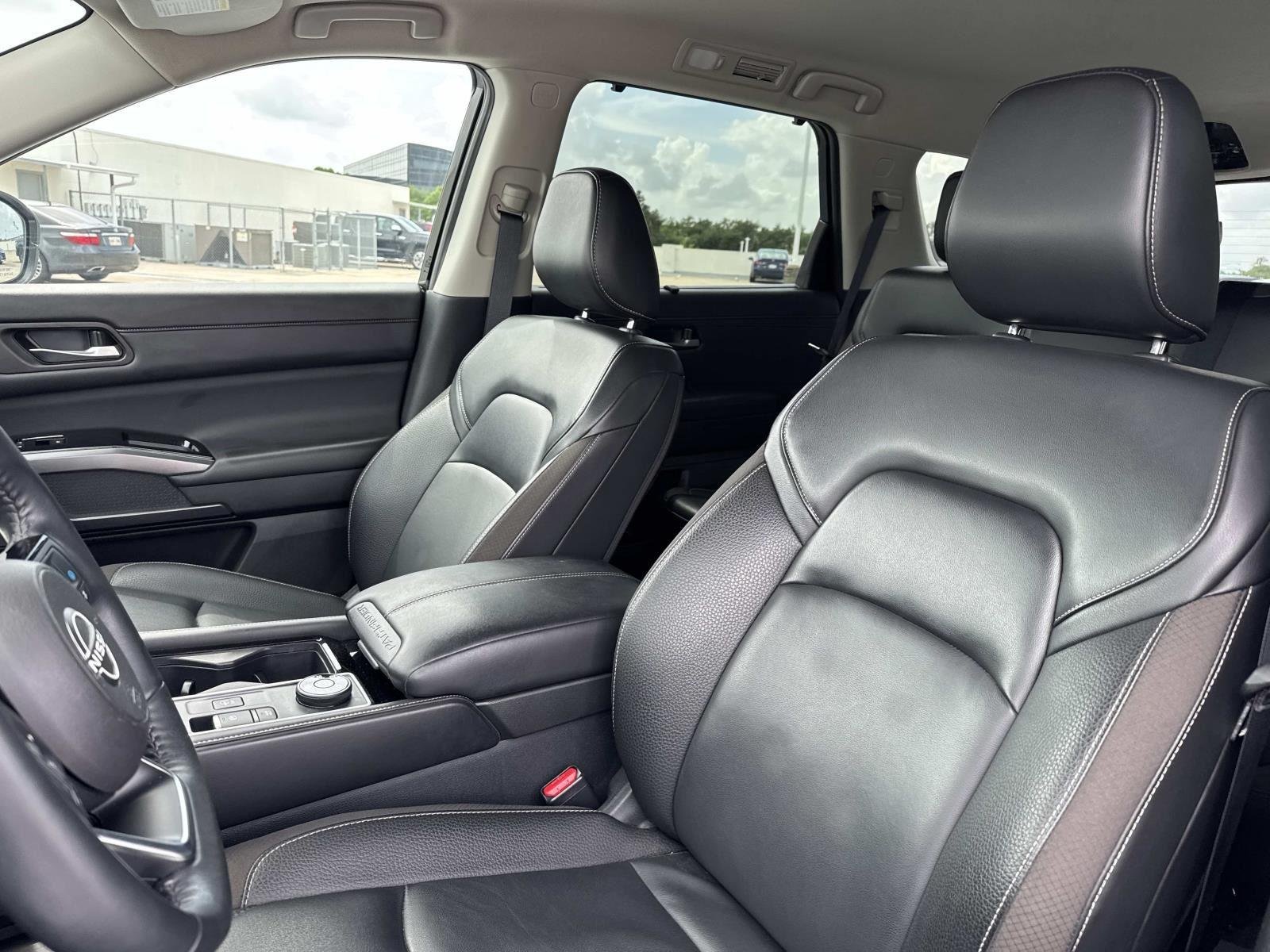 Used 2024 Super Black Nissan SL image 16
