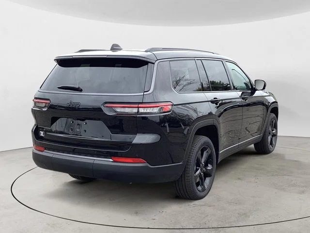 New 2026 Diamond Black Crystal Pearlcoat Jeep L LIMITED 4X4 image 6