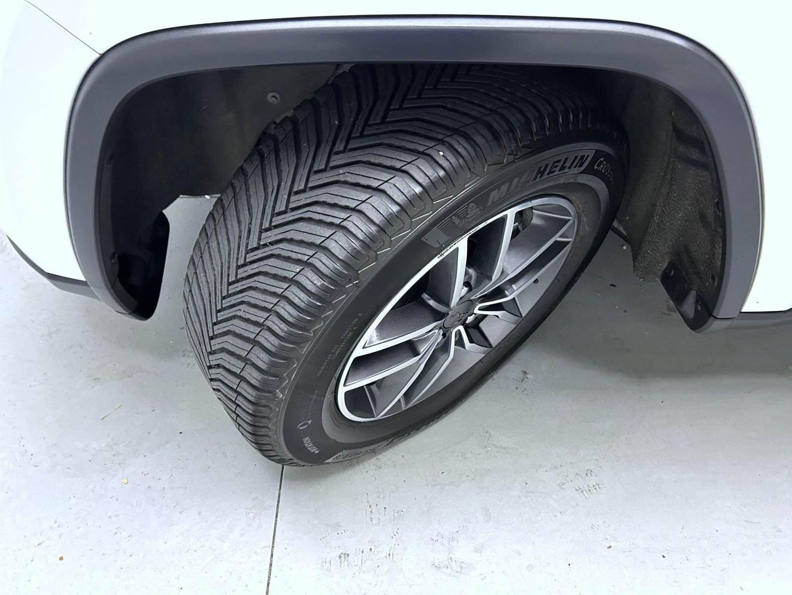 Used 2019 White Jeep Limited image 23