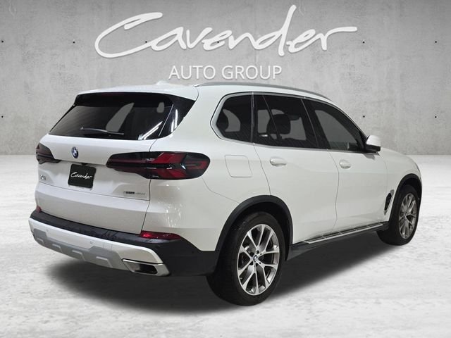 Used 2026 White BMW sDrive40i image 16