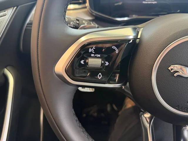 New 2025  Jaguar P400 R-Dynamic S image 22