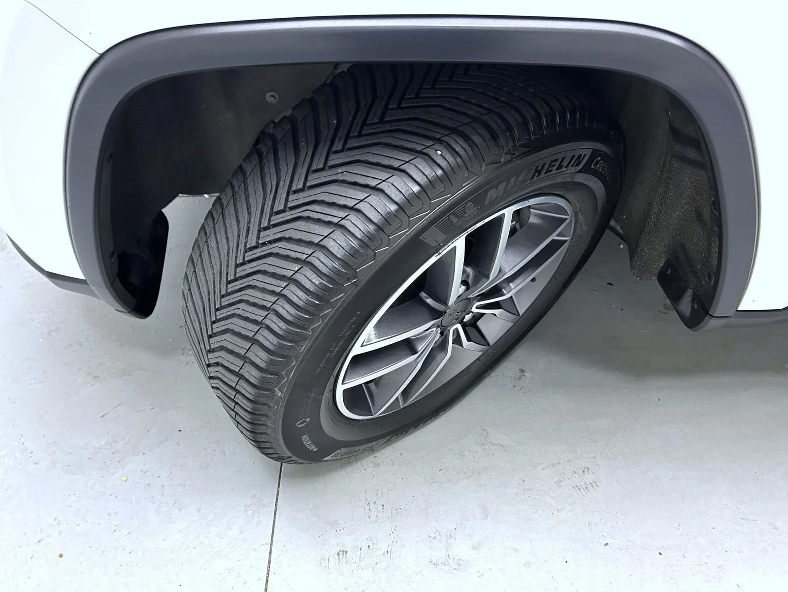Used 2019 White Jeep Limited image 23