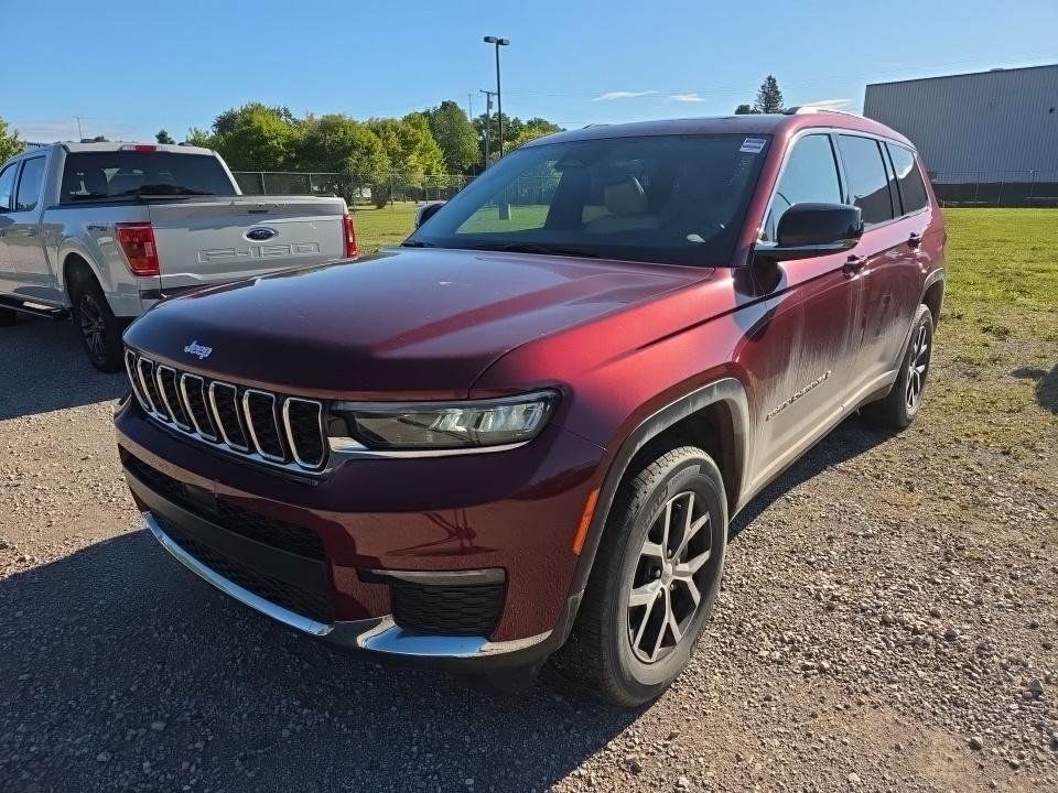 Used 2023 Red Jeep Limited image 2